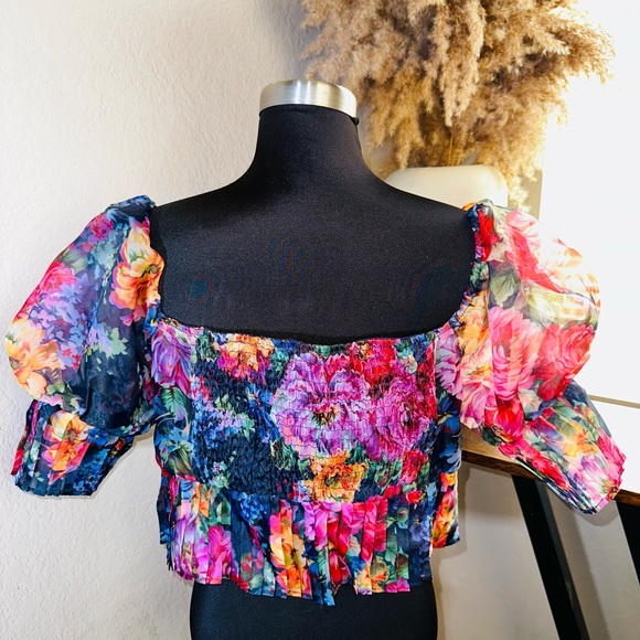 Floral Crop Top - Picture 2 of 2